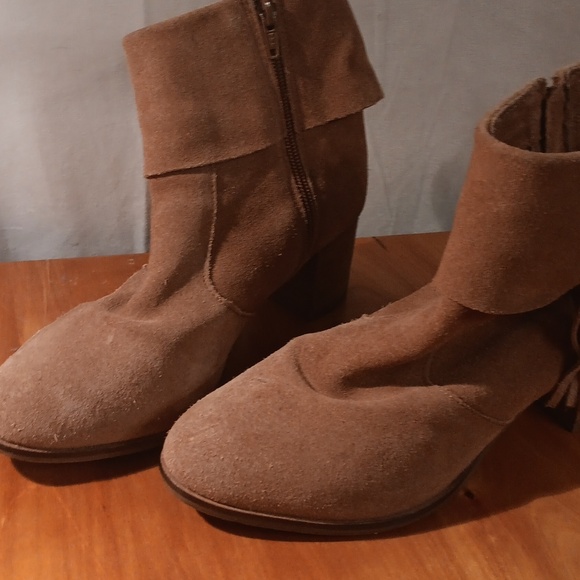 Matisse Brown Suede Ankle Boots Size 9 - Picture 2 of 10